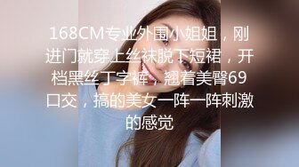  好身材腰细胸大妹子喜欢先自慰再啪啪，振动棒赛比翘起屁股扭动