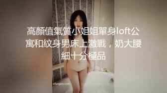 御姐范黑丝轻熟女很有味道，被胖男推到就开始操逼