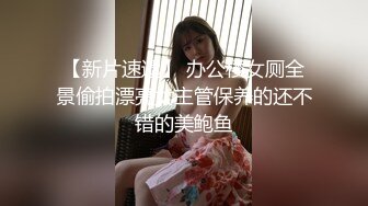 棕色头发俄罗斯风情妹子，被卷发小哥哥无情后入啪啪胸大屁股翘，操着真爽，极美粉鲍鱼