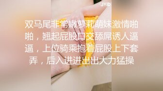 【绿帽淫妻】“快点射出来，我老公催我回去”半夜被情人叫下楼在停车场车震，美少妇唾液深喉拉丝