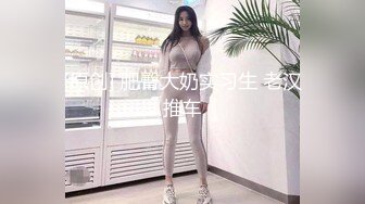 写字楼女厕黑衣白裤红指甲美职员 强劲的嫩穴把密长阴毛全冲开了