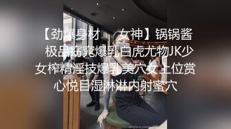 【新片速遞】 商场女厕刁钻角度近距离偷窥卷发老板娘的多毛小黑鲍