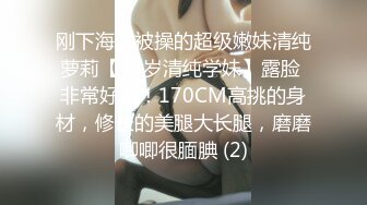 童颜巨乳妹妹肉感身材一脸呆萌，埋头吃吊一脸享受，震动棒骑乘插穴，翘起屁股后入