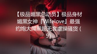 美女下面我不知道这是什么东西，反正是出了很多。