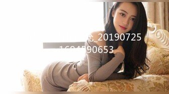 漂亮美眉 好舒服 你好厉害啊 隔壁有人的 妹子上位骑乘好会动 被无套输出 差点内射