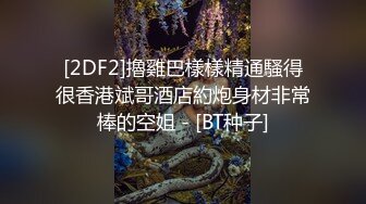 厕拍小吊带牛仔裤小姐姐的逼,粉嫩的跟她脸蛋一样嫩滑,还是个白虎