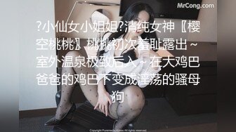 露脸长发卖力口小鸡鸡，吮吸慢慢口硬，无套啪啪后入裹着被子操逼内射，特写精液流出