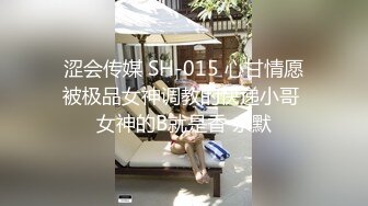 大妈好狂野穿着女仆装逼带大铁链