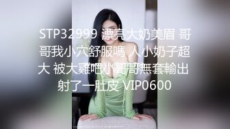 年轻貌美风骚的女老板娘的诱惑，全程露脸互动撩骚揉奶抠逼，按摩床上伺候小哥哥，深喉