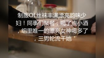   JK装极品萝莉顶级肥臀开档黑丝，反差清纯又很骚，特写大屁股套弄，操的直浪叫