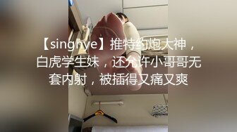 -网红美女情趣装黑丝露出白嫩贫乳 一脸呆萌 振动棒磨蹭 抽插无毛小穴