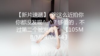 高颜值长腿御姐白色吊带扇子舞诱惑，翘屁股掰穴换上透视装摆弄姿势，很是诱惑喜欢不要错过