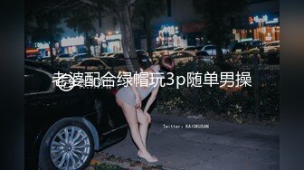 甜美小妹还吸烟，露脸口交大屌无套操逼，一会就出白浆特写打桩机射在阴毛上