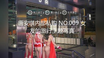 魁梧模特打扮成维京人在家手冲