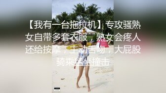 【周导的夏天】真实女大学生，舍友还以为是在抖音直播，一会儿躲床上，脱光抠逼一手水