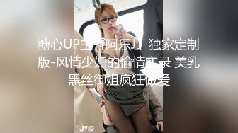  一堆00后嫩妹子群P淫乱！全多脱光光！左拥右抱捏奶子，妹子太多操不过来