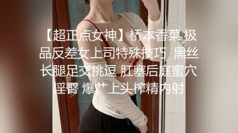 轻熟女好姐妹全程露脸一起跟狼友互动发骚，揉奶自己吃逼逼特写展示，让大姐姐手指