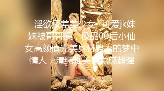 蜡笔老公足浴按摩勾搭女技师，全程拍摄牛仔裤吊带妹子带回房间啪啪，翘屁股摸逼舔屌猛操