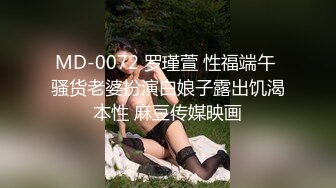  姐妹榨汁机让有钱大哥双飞，丝袜高跟好身材两个极品尤物，一个舔鸡巴一个舔菊花