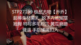 【新片速遞】穿喜庆花衣服衣服刚剃了个白虎的美少妇，露脸自慰，道具插入阴道抽插进出