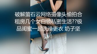 金发苗条骚女【奶油甜心】黑丝舔足自摸道具自慰，舔弄振动棒掰穴扣逼，很是诱惑喜欢不要错过