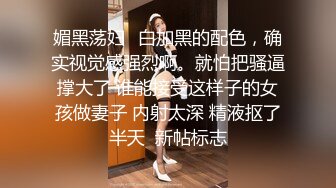 黑客破解家庭网络摄像头偷拍老夫嫩妻在家里客厅做爱突然来了个女的坐在一边感觉她们三人关系有点特别