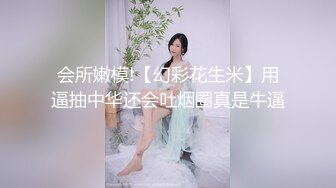 色魔摄影师忽悠漂亮的大二兼职学妹脱光了拍一套