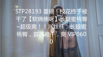 《极品CP魔手外购》色胆包天坑神潜入某公司女厕独占坑位隔板缝中实拍超多美女小姐姐方便，脸逼同步前后拍太顶了 (9)