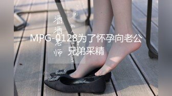 《百度云泄密》富二代让极品女友换上各种制服和黑丝❤️各种姿势啪啪遭曝光