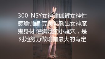 黑社会大哥：等他们到了再说嘛，那个钱在不在   情人：你他妈的别看那个，看着我。做大哥的女人 终究还得要有两下子！