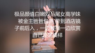 风骚美少妇寻求刺激，打着电话被无套后入操逼，表情夸张极其享受特写超粉穴