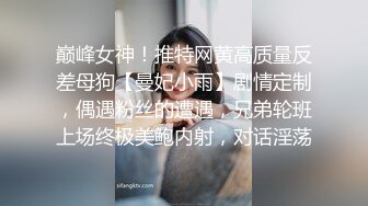 诱人的小少妇颜值很高，漏着骚奶子跟狼友互动撩骚，妩媚诱人揉奶玩逼，跳蛋自慰呻吟听狼友指挥任狼友调教