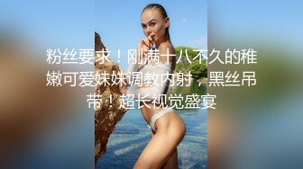 两小百合自己进公厕开玩