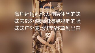  幸福老哥啪啪00后嫩妹子边操旁边还有个妹子舔奶，掀开被子上位骑乘后入抽插童颜大奶