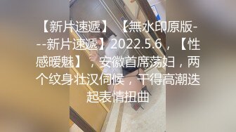 【露出网红❤️极品身材】顶级露出艺术家『娜娜』最新私拍 地铁户外 人前露出 乘客都看傻眼了 (3)