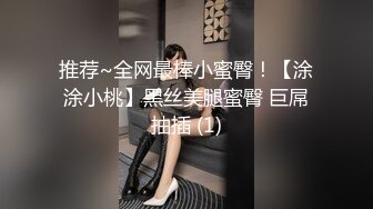 顶级纯天然美乳花臂纹身外围极品女，扒掉内裤小背心，揉捏两个大奶子，超近视角深喉，翘起屁股抽插美臀，持续输出爆操