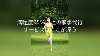 最新重磅订阅，OF狂野纹身翘臀御姐【巧克力饺子】私拍②，长相一般胜在够骚够浪，3P与闺蜜4人百合磨豆腐1