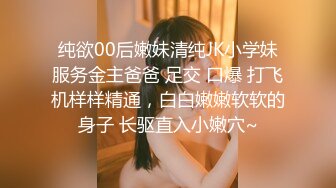 晚上城中村浴室窗外偷窥隔壁楼房东女儿洗澡不小心被她发现了淡定望过来回过神来大叫妈