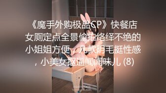 开车都不认真还有脱衣服给奶子透气