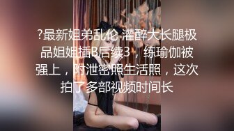 探探认识的婊子母狗跪在床上自己放鸡巴自己动