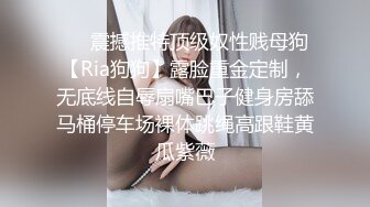 看到眼镜妹和她男朋友悄悄进了男生洗澡间我就知道肯定会好戏看，走进一看果然没让我失望