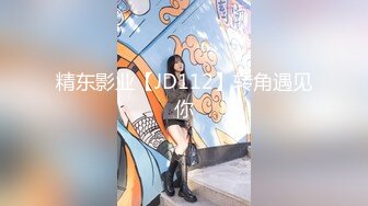 【新速片遞】 良家小少妇深夜撩骚，漏出两个大白兔，白嫩诱人听狼友指挥脱光玩逼，道具抽插蝴蝶骚穴，浪叫呻吟不要错过