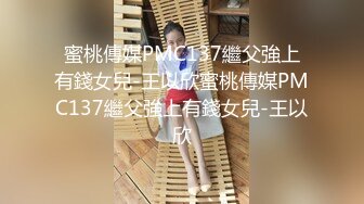 元旦期间带公司新入职的女同事做下健身运动 典型的反差婊 床下文静 床上极骚