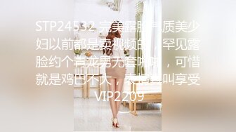   很正的人妻少妇风骚无比全程露脸制服开档黑丝诱惑，交大鸡巴满眼风骚妩媚