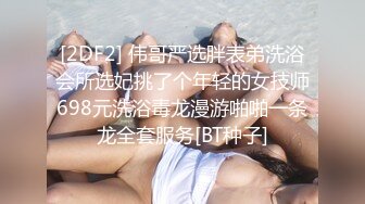 给老婆的骚逼推推毛