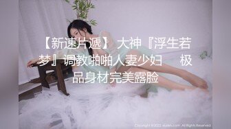 肉感巨乳骚御姐！浴室洗澡吃屌！穿上开档牛仔裤，后入大肥臀奶子直晃，特写视角进出抽插