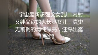 公交车上看到一个娇小美女一路跟踪偷拍美鲍