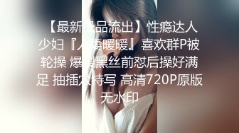  女同学被班上好几个了男生胁迫脱她衣服摸奶子,还掏出鸡巴让她吃,还插入她无毛白虎逼