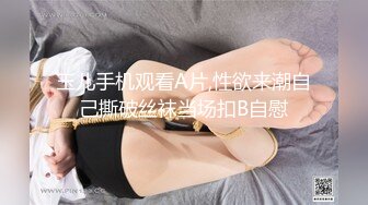 【白T恤短发大学生兼职妹】迫不及待解下内衣，一手抓白嫩奶子，口硬直接开操，扶着大屁股后入，骑乘边草边揉奶子