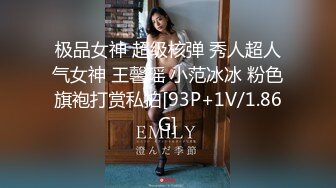 胸大漂亮的美女人妻家中和绿帽老公带来的好友一起啪啪,眼镜男干她时还有点害羞躲闪,老公拍摄,2人轮流操她!